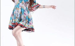 含着她两个硕大的乳峰A片